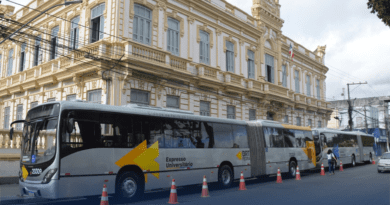 Feira de Santana inaugura linha Expresso Universitário com ônibus articulados